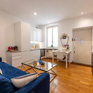 https://luminoso-bilocale-in-edificio-stile-vecchia-milano.it-lombardy.com